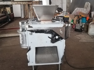 混料機(jī)廠家 ZG對輥機(jī)系列